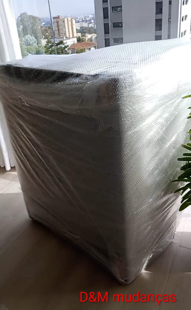 Móvel embalado com plástico bolha para transporte seguro